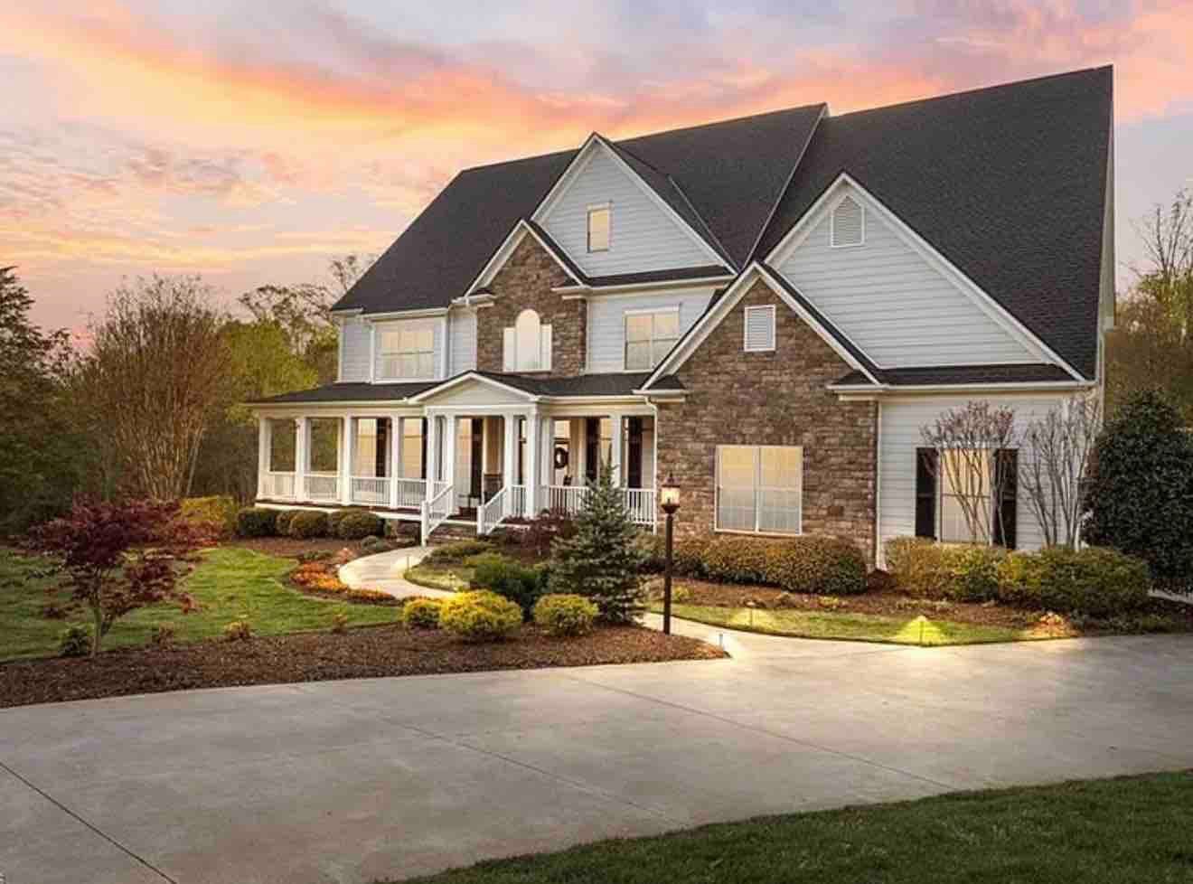 Contemporary house exterior for AI redesign